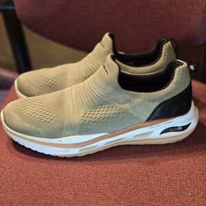 Skechers Men's Relaxed Fit: Arch Fit Orvan - Denison model Size 11 EUC